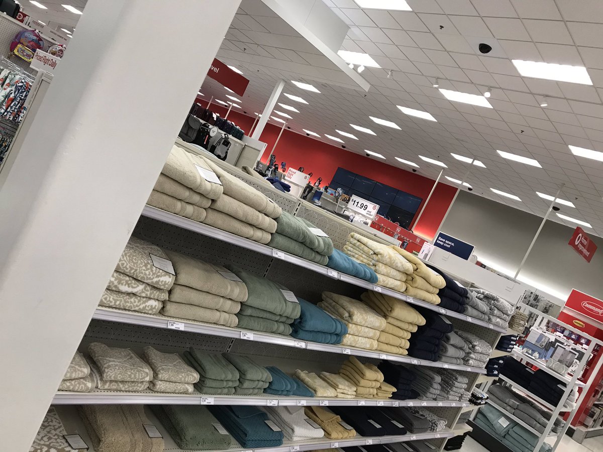 kurtgriebel's tweet photo. Bravo to our DBO’s for keeping it simple and brand as we flex in key areas driving sales! #cleanandeasy @Le_Hulett @marcinkrawat @brittrader_TGT @PaigeWatson_TGT @TargetTess @stevecrawford22 @JaMayaAustin_ @lynchds1 @JenLellig https://t.co/cxnxK2LJsb