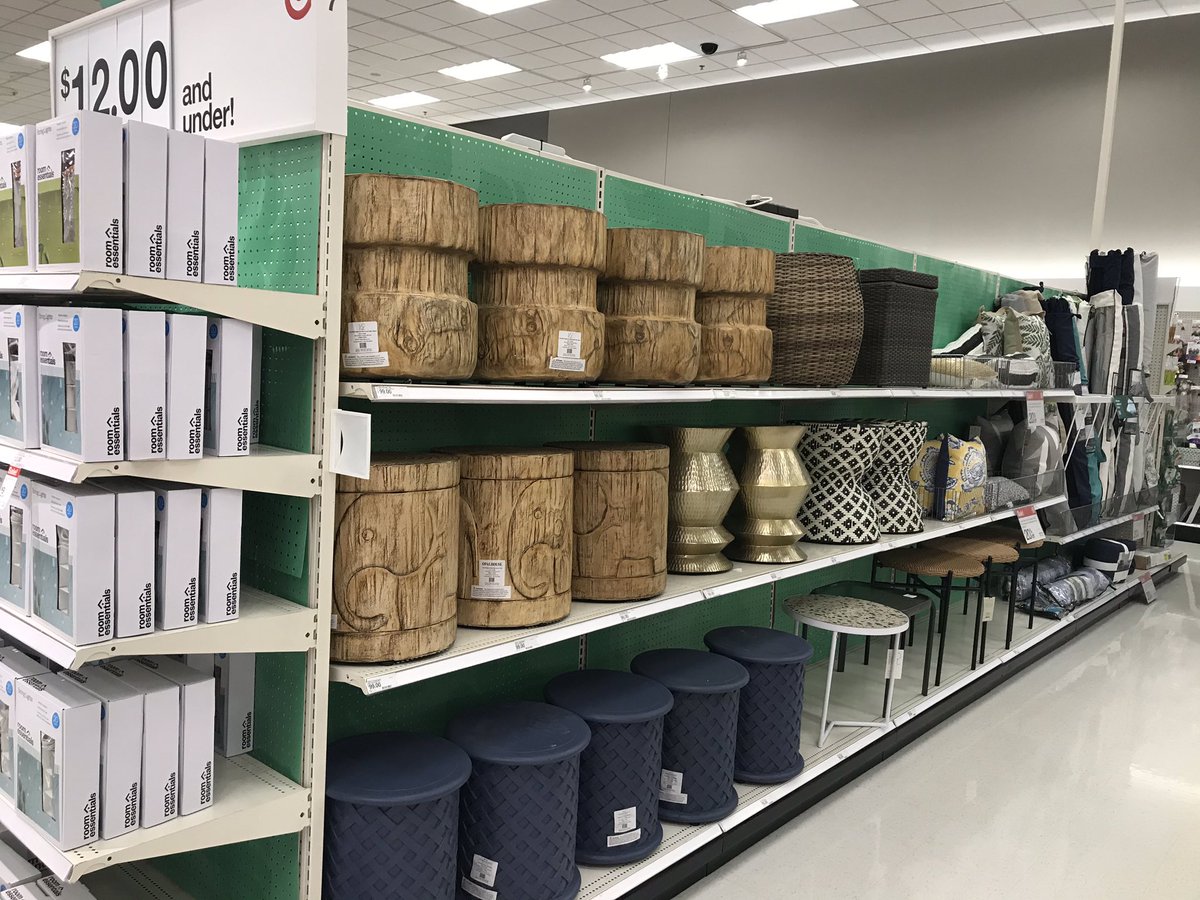 kurtgriebel's tweet photo. Bravo to our DBO’s for keeping it simple and brand as we flex in key areas driving sales! #cleanandeasy @Le_Hulett @marcinkrawat @brittrader_TGT @PaigeWatson_TGT @TargetTess @stevecrawford22 @JaMayaAustin_ @lynchds1 @JenLellig https://t.co/cxnxK2LJsb