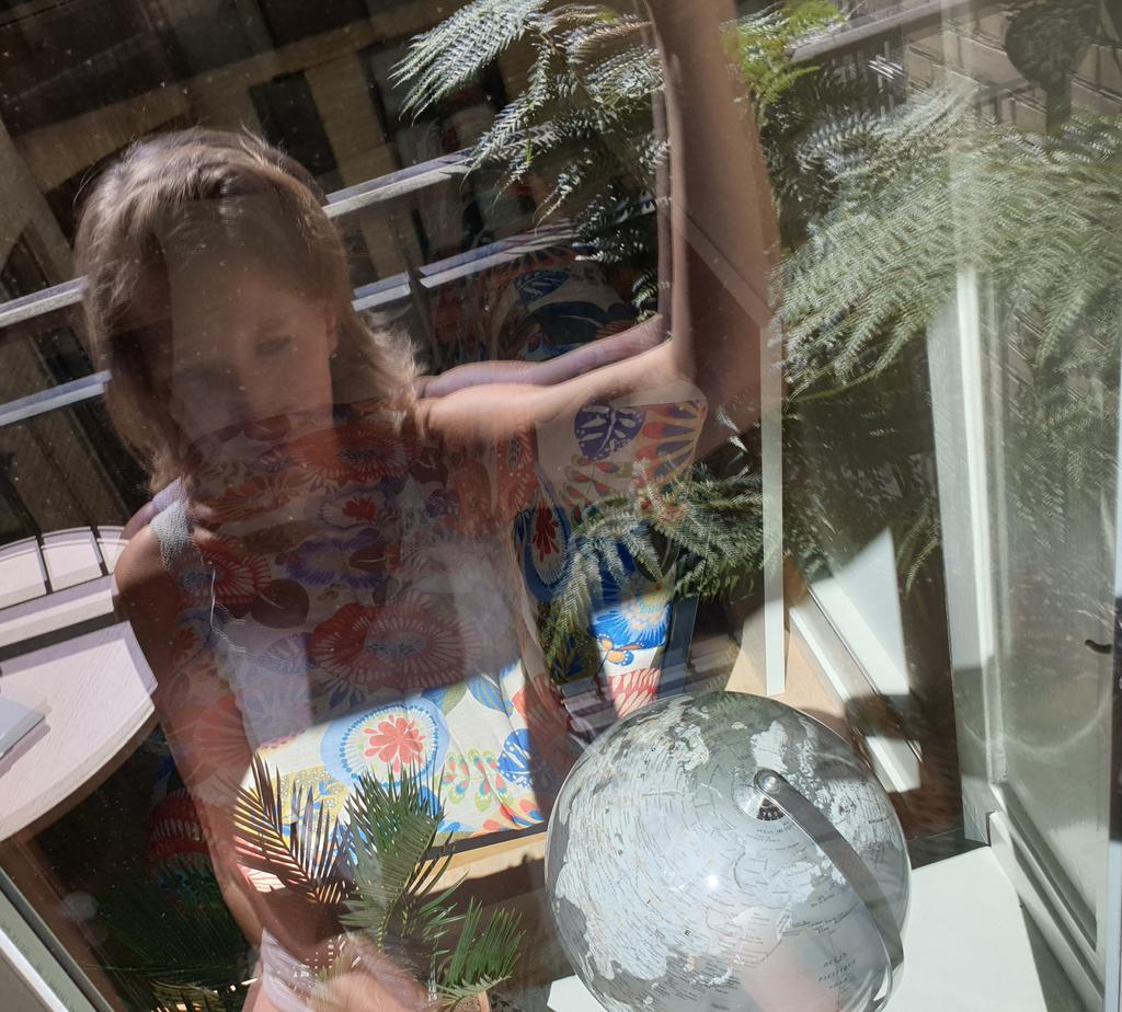 kerstinmartel's tweet photo. #hereyouare: #stuckinmobility. dreaming of other #places #faces and #freemovement. #neonomad faces fragments of #globalmobility. #identity #IdentityDialoguesEurope #horizon2020 #EUresearch @glomo2020 https://t.co/oi254p1gYk