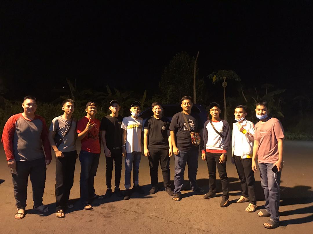 izri_io's tweet photo. Crew https://t.co/esrBscXhip