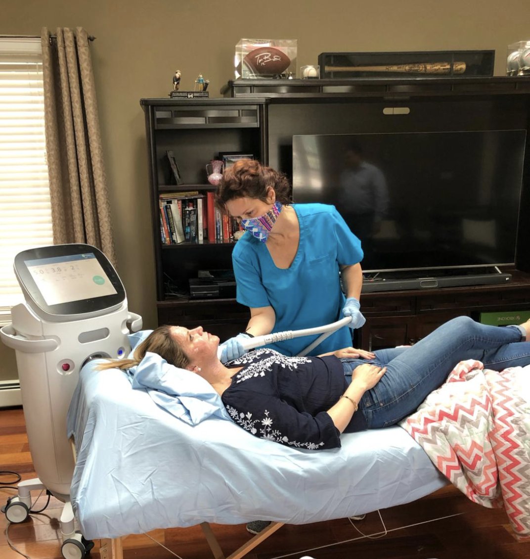 sofwave's tweet photo. New England distributor, Angela Lacy, safely performing the Sofwave treatment. #SofwaveMedical #wrinkleremedy #clincalresults #skinrejuvenation https://t.co/WQyrf8rTJW