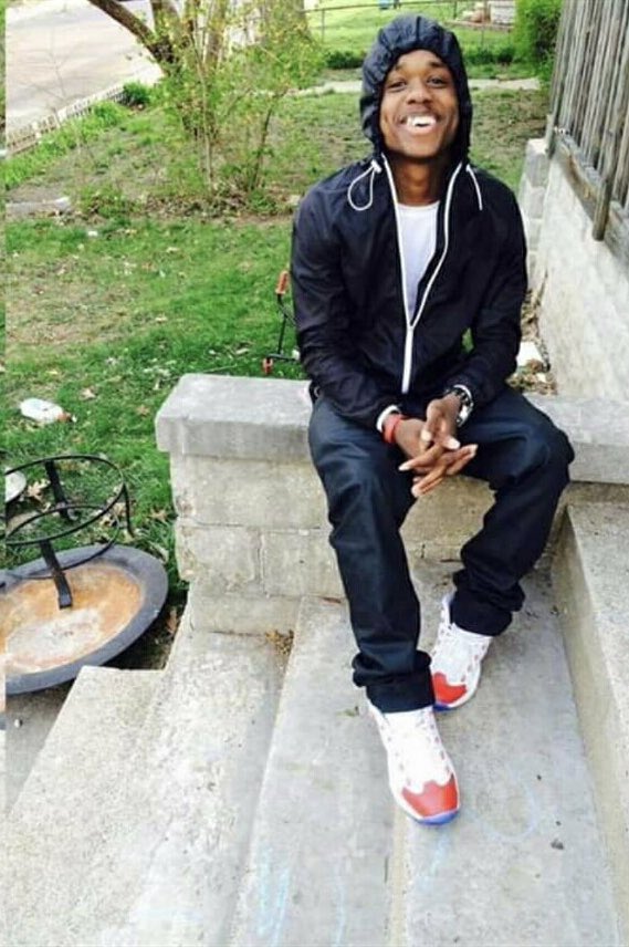 GKMC18's tweet photo. to help his Mother Tawana give him a proper funeral. This is #BrienMetts Mom & Aunties personal @CashApp please give what you can. Every lil bit helps. He was only 22 & trying to raise his daughter. He deserves justice.
Cash app: $MsbounceBack
Cash app: $mzmoonie
#GKMCCares https://t.co/bg3o0xiMtz