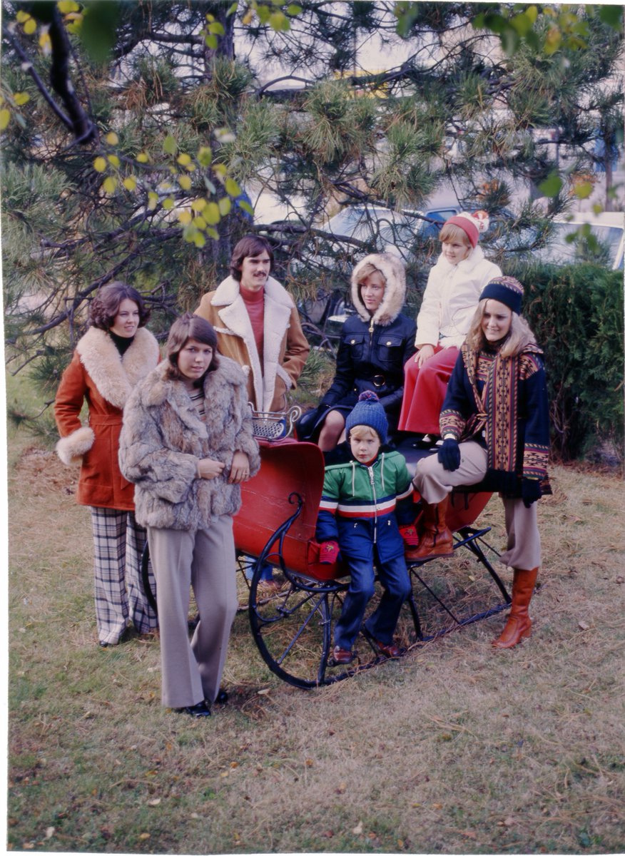 RenoCoMuseum's tweet photo. Another photo from the Hutchinson News collection!

This photo was taken in November of 1975 for a Pegues advertisement. Sadly, we do not know the names of these individuals, so if you recognize anybody please let us know! https://t.co/Pd1ShNqp9U