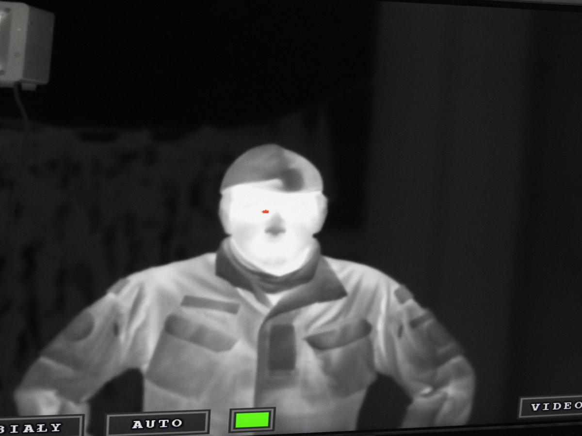 TDFORCE_Poland's tweet photo. Our Thermal Weapon Sight #Rubin can be converted to a temperature scanner🌡️and used as a stand alone tool in early symptom detection. It is a concept📊developed📈by @terytorialsi and @PGZ_pl 🇵🇱
#StrongerTogether💪against #Covid_19☣️
#WeAreNATO🌐
#ResilientSpring😷
#AlwaysReady🇵🇱 https://t.co/V5xgYCn3IR