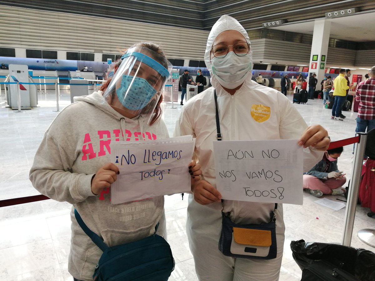EvelinLeguia's tweet photo. Hoy damos gracias a Dios porque estamos regresando a casa, la felicidad nos embarga. Pero a la misma ves es triste porque muchos compañeros siguen en México a la espera de un vuelo humanitario que los lleve también a casa. @ColombianosM @JuanDaVelez @OswaldoParadaP https://t.co/FcLNE47sPF