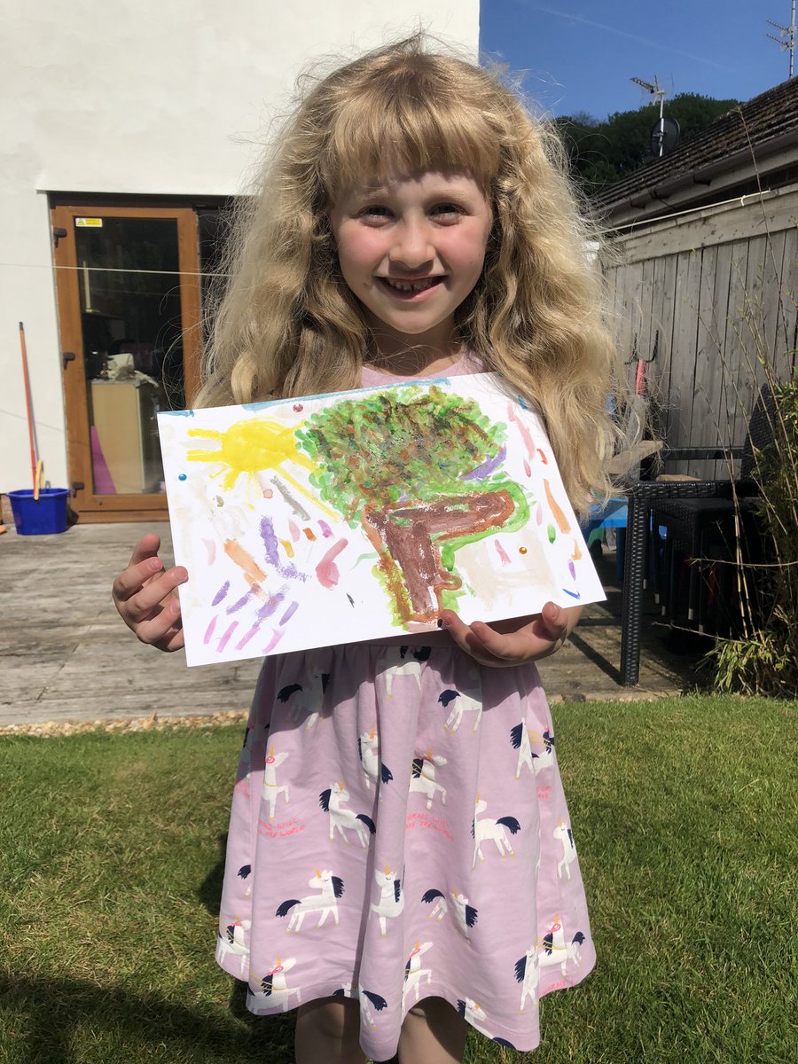CatherineHewins's tweet photo. @Year1BC A spent some time in the shade painting our oak tree ๐ณ she did a fabulous job #watercolour #owninterpretation #arttime #homeschool #observingnature https://t.co/hJgaWQR3Fi