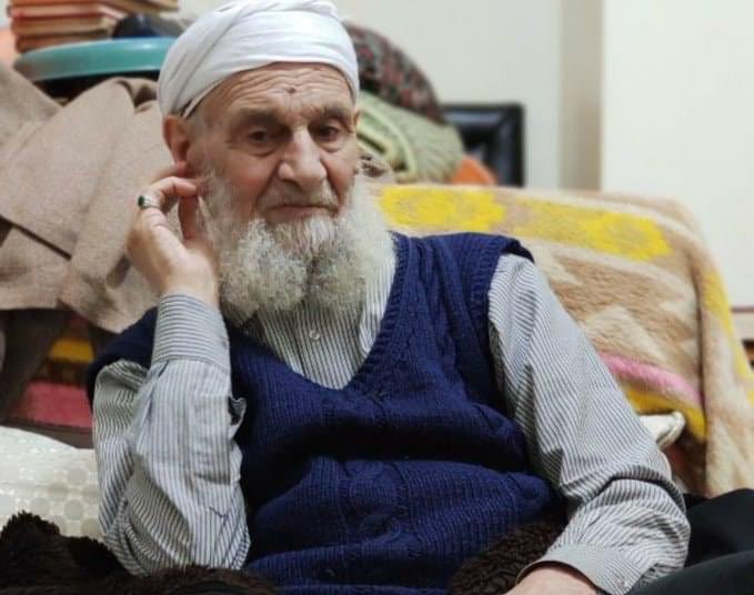 Talebelerimizden Seyyid M.Emin Varol,Seyyid Ahmed Varol ve Seyyid M.Halil Varol’un muhterem babası Seyyid Molla Emin hocamız şu mübarek günlerde Mevlâsına yürüdü. Uzun ve bereketli bir ömrün ardından arkasına bir çok kapanmayacak amel defteri bıraktı. Allah (cc) rahmet eylesin.