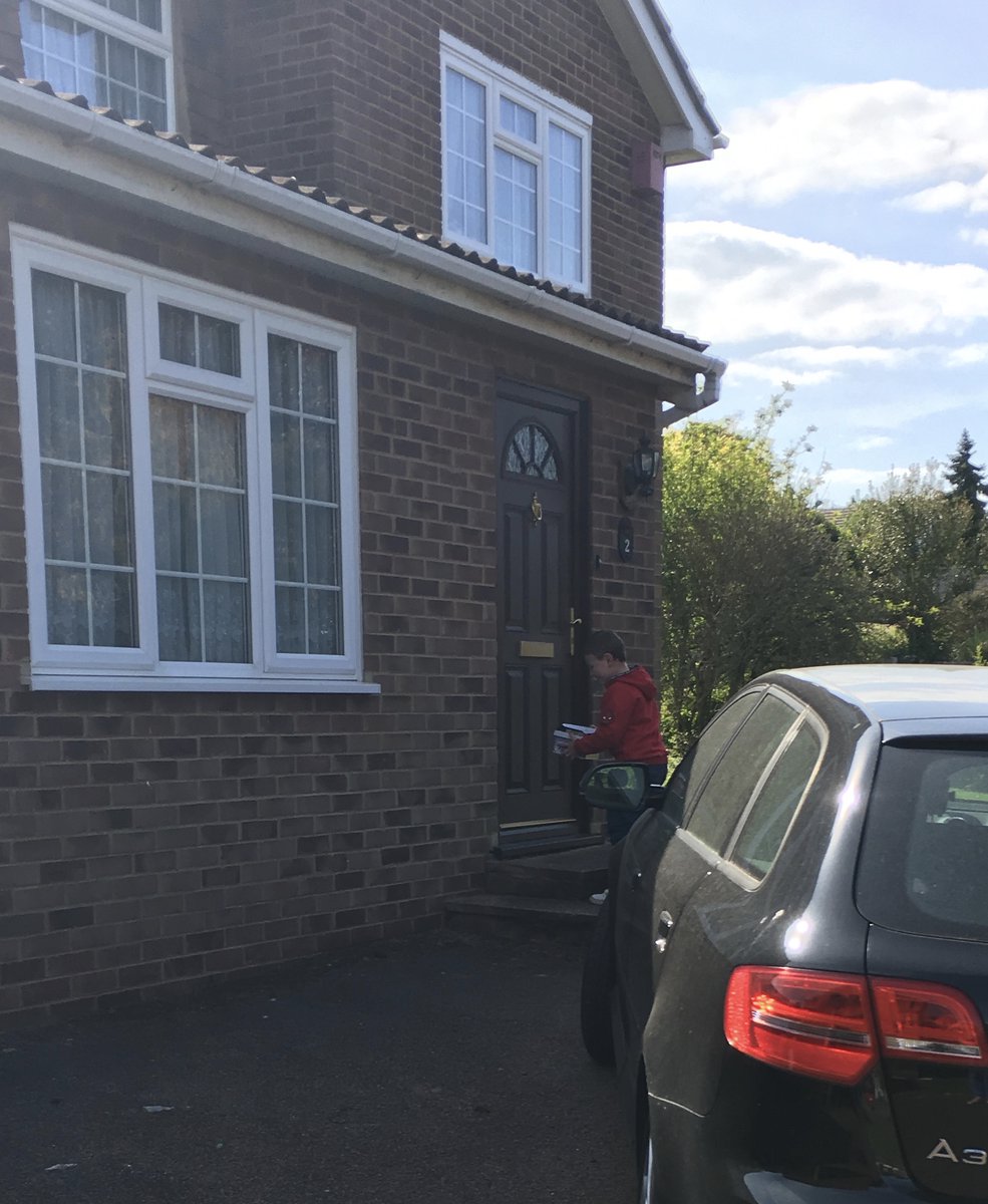 kmmh_nhs's tweet photo. Six-year-old Harry is on a #kindness mission. The son of our #MHA Compliance manager Clair has invented Cheer You Up Boxes. Lucky recipients, neighbours Keith and Karen were overwhelmed with the doorstop delivery #MentalHealthAwarenessWeek #KindnessMatters #BeMoreHarry #NHS 💚💙 https://t.co/LwcGeNByCk