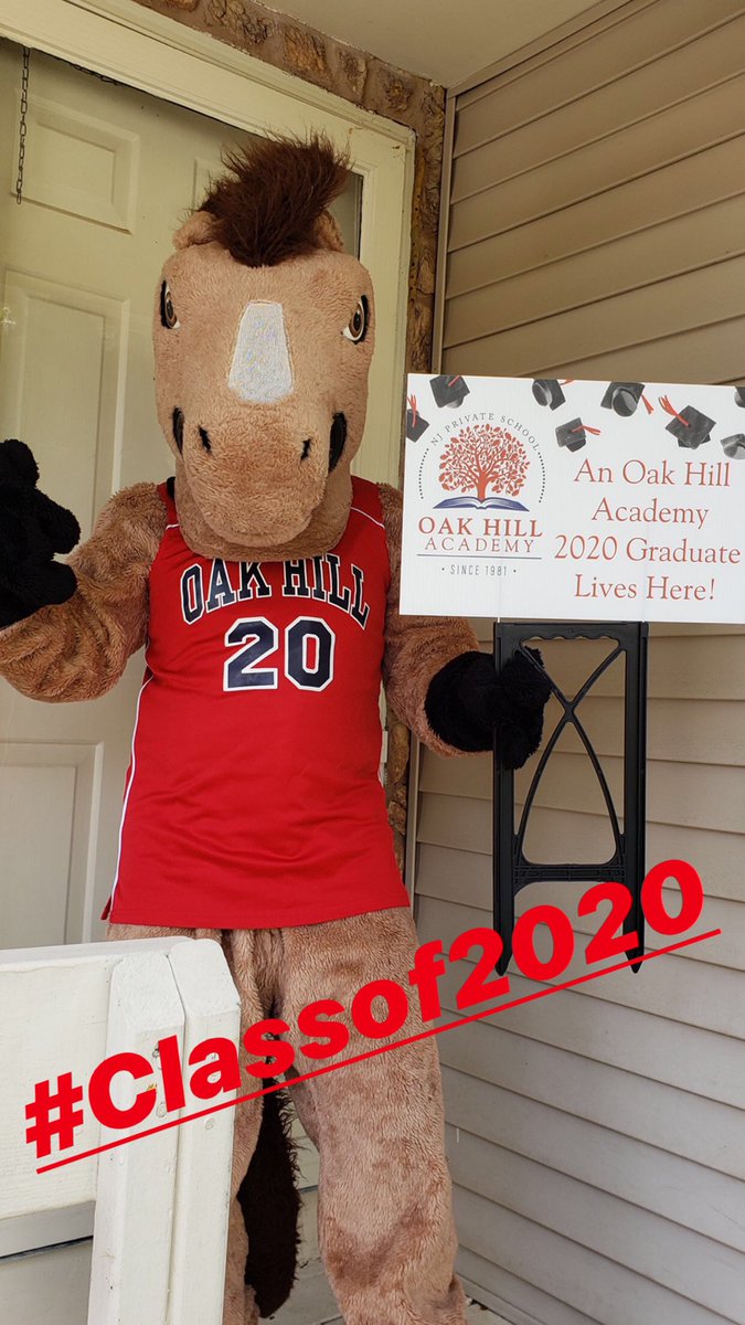 OakHillMustangs's tweet photo. Look out @oakhillmustangs Class of 2020! ๐ด Mighty Oak, Mr. Pacelli, Miss Murray, Mrs. Larkins & a caravan of socially distancing teachers are headed your way! ๐ Be on the look out on day#2 today ๐!! #oakhillstrong #bestmonmouthcountyprivateschool #ohanj #classof2020 #mightyoak https://t.co/fPhbsR4FEP