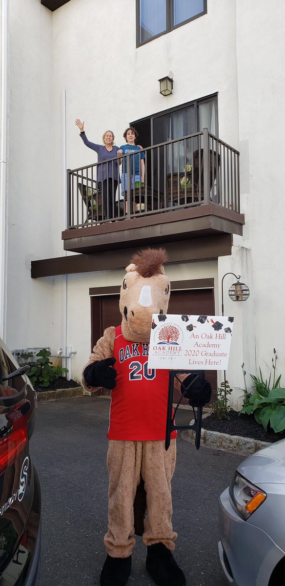 OakHillMustangs's tweet photo. Look out @oakhillmustangs Class of 2020! ๐ด Mighty Oak, Mr. Pacelli, Miss Murray, Mrs. Larkins & a caravan of socially distancing teachers are headed your way! ๐ Be on the look out on day#2 today ๐!! #oakhillstrong #bestmonmouthcountyprivateschool #ohanj #classof2020 #mightyoak https://t.co/fPhbsR4FEP