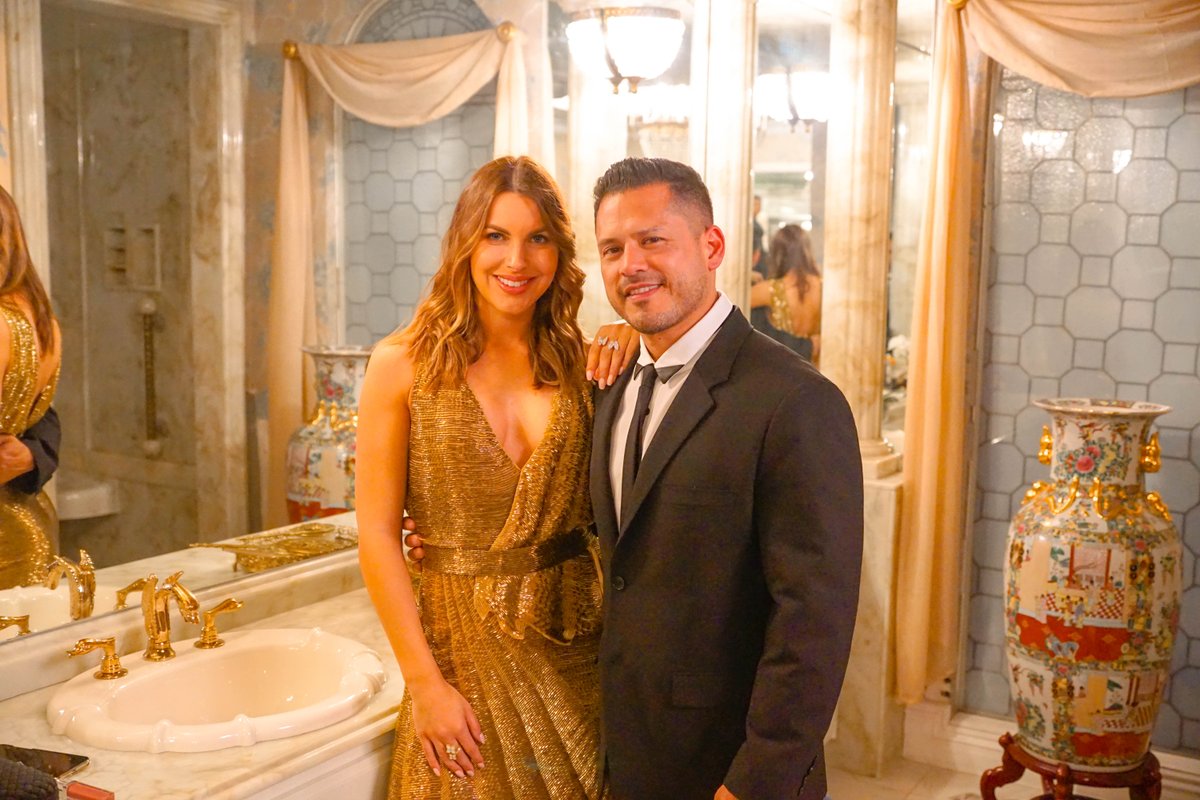 MansionLiberace's tweet photo. Take the lead and feel the spark at the #TheLiberaceMansion with your significant other by your side. 💎⭐️ https://t.co/H1CKG7swcQ