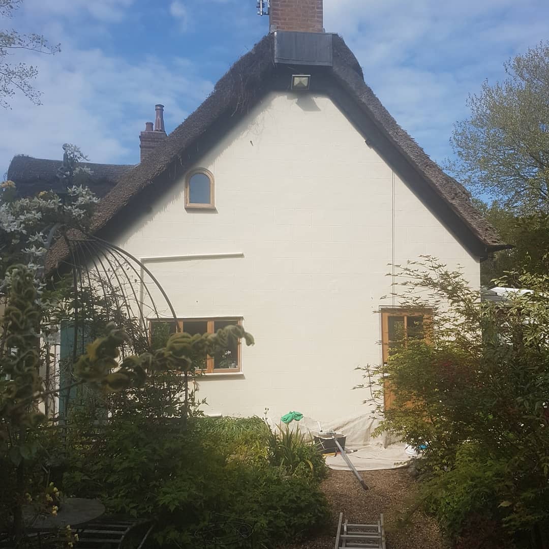 ToupretUK's tweet photo. Nice prep on this cottage from @FirstChoiceDec 👌

The job so far: "Loads of prep due to being bare render since the cottage was built. Using @toupretuk filler and Sadolin Sandtex paint to get this awesome finish."

Good luck on the rest of it! https://t.co/lsvo1zKaHt