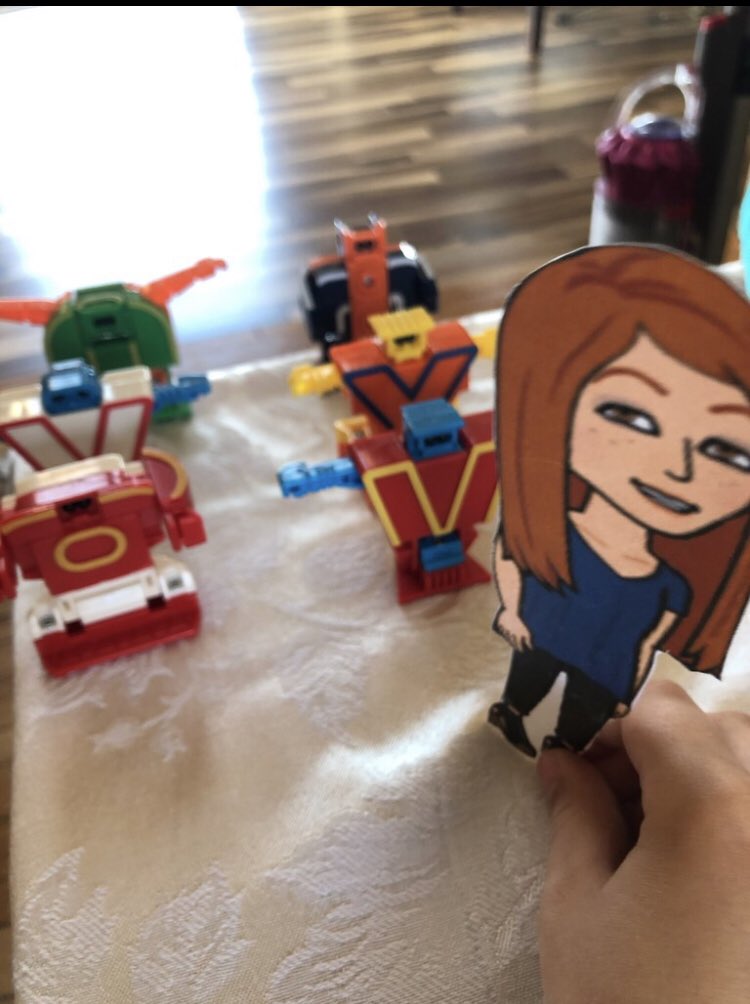 Punk1nhead20's tweet photo. Flat Mrs. L. is going on some adventures! I can’t wait to see where I go this week. #weareQUEST https://t.co/8iC975rUXt