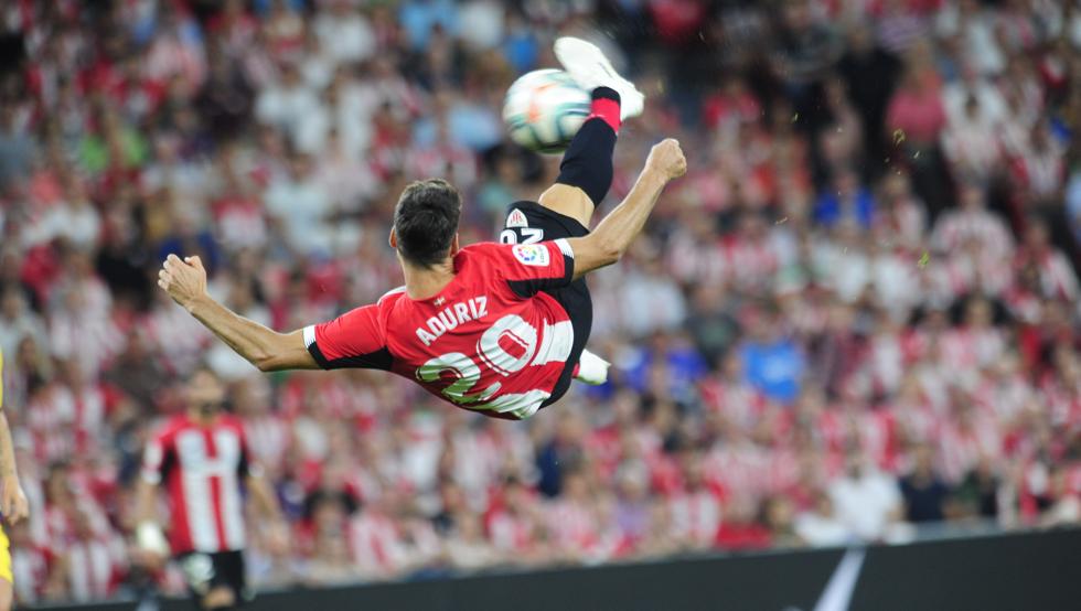 EduPolo's tweet photo. El último gol de Aduriz, el golazo que le marcó al Barça esta temporada en San Mamés. El fotón de @juanecheve pasa a la historia https://t.co/gaIRfcRoag
