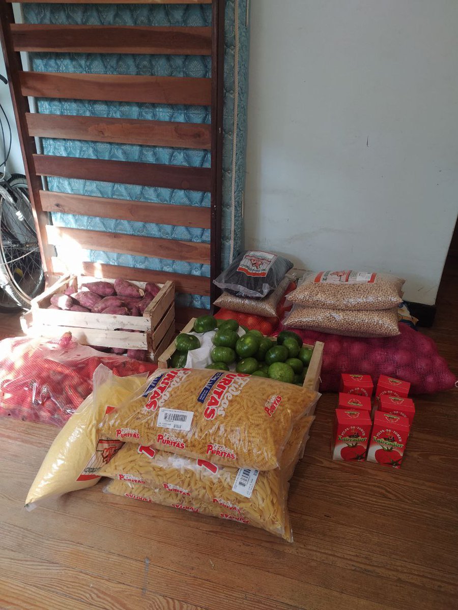espacioentre's tweet photo. Gracias a sus donaciones esta semana compramos : 
Fideos
Polenta
Garbanzos
Lentejones
Porotos negros
Arroz
Salsa de tomate
Una bolsa de Papas
Una bolsa de zanahorias
Una bolsa de cebolla
Un cajón de boniatos
Un cajón de zapallitos

(Sigue) https://t.co/7Ef8lCrUmO
