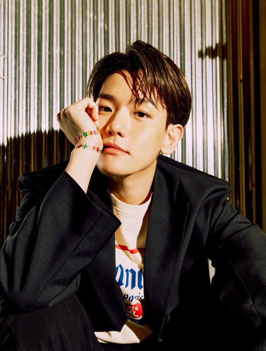 leenyeoll's tweet photo. The way he is looking.....Ahh.. yes i m watching uuuuuu #Delightiscoming #5DaysToDelight #BAEKHYUN_Delight #exo @weareoneEXO @B_hundred_Hyun https://t.co/0x2vzO00iF