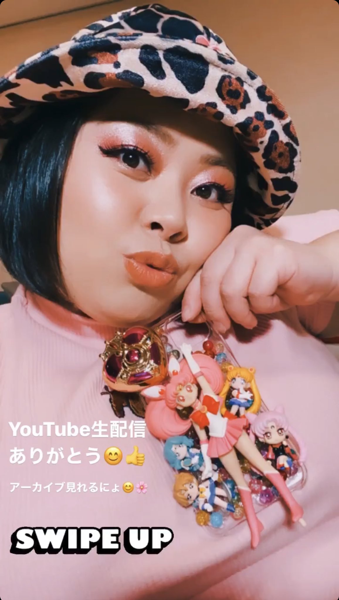 ワヤンマルみやび 渡辺直美さんが生配信で作ってたセーラームーンのiphoneケースめっちゃ可愛いから普通に欲しい そして直美さんのアイシャドウめっちゃツヤが出てて綺麗だし肌もツヤツヤでとても綺麗だった