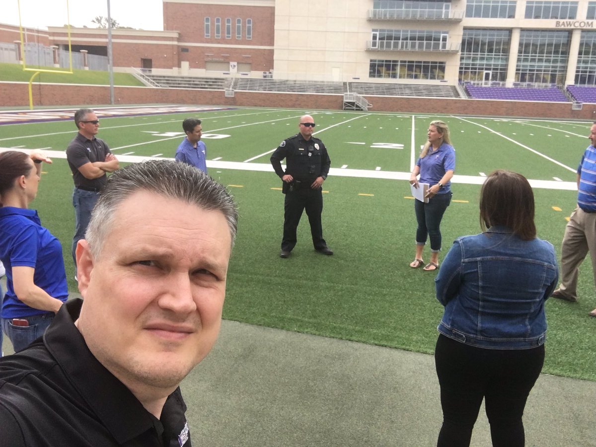 OttTempleISD's tweet photo. Working with our brilliant THS staff and UMHB administration on planning an awesome graduation for the class of 2020. Students - will see you June 12. THS will be the 1st graduating high school class from UMHB Stadium. Let’s do this! #modelclass https://t.co/yNcYUOHmEd
