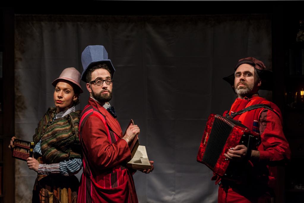 It's Wednesday, which means another #HalfMoonLive family show to watch online. This week it's shadow puppet adventure #OnceUponASnowflake <a href="/PaperBalloonTC/">Paper Balloon</a>  - streaming now >> halfmoon.org.uk/live 👀🎭🌐💻 #TheatreOnline #LockdownWithKids #TheatreLockdown #HMPresents