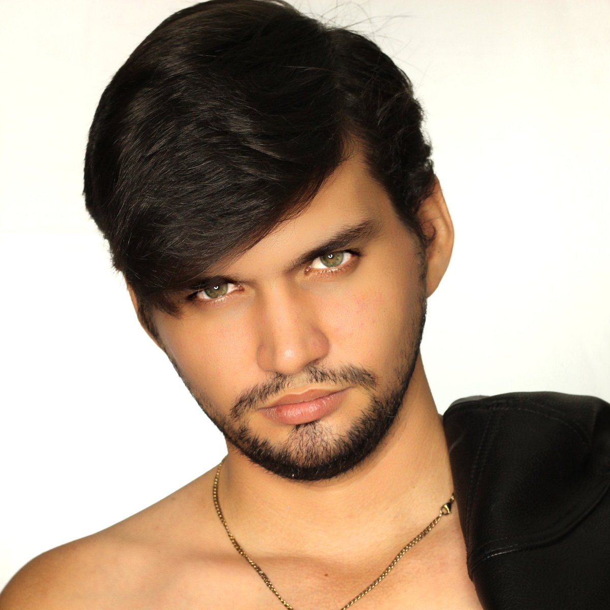 alegonve2's tweet photo. Hoy más que nunca agradezco a Dios,  Agradezco al universo por todo lo que me ha dado y por haberme permitido cumplir un año más. Solo espero poder contar con el amor y la valentía necesarias para poder seguir disfrutando de este paseo que se llama vida. https://t.co/huNtb3QYIN
