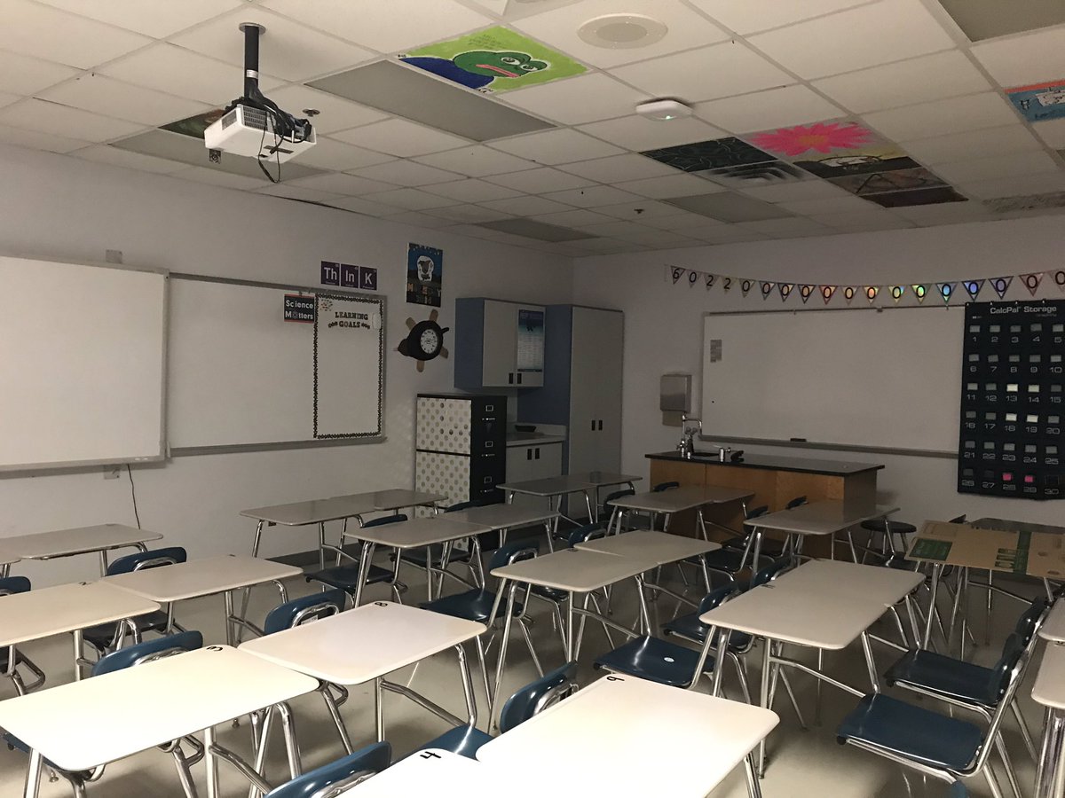 RidgeChemistry's tweet photo. Goodnight classroom! 😊 https://t.co/OBGKiJjOTD