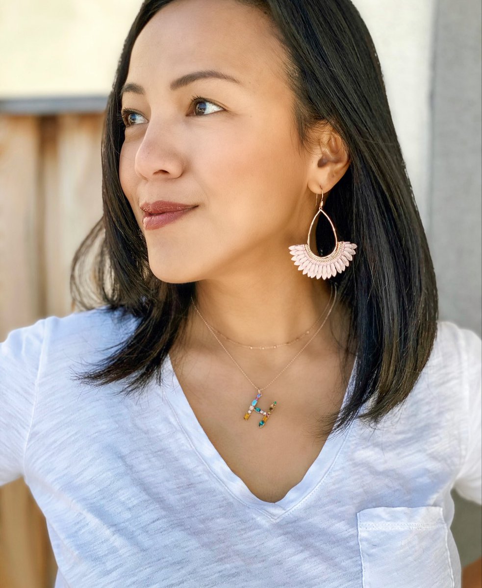 Stepped up my favorite casual outfit today with fancy earrings and a cute necklace. Can’t get enough of these pretty pieces from our Summer Line! ✨ Hope you’re having a wonderful day! ⁣
#ootd #stelladotstyle #herstoreystyle <a href="/stelladot/">stelladot</a> shorturl.at/fDFZ2