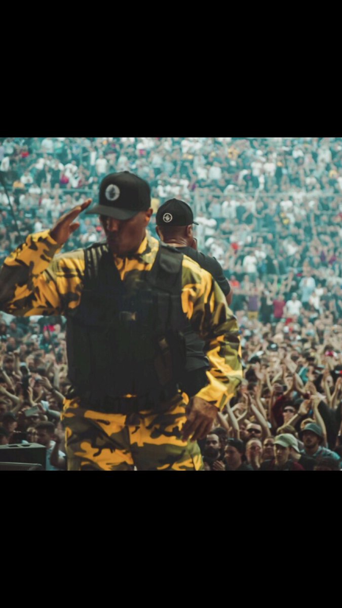 MrChuckD's tweet photo. Fans make their own categories in HIPHOP  ...just like companies create what fans will consume. It’s evolutionary. Dig it. Tapes to 45s to 12inch to CDS to video to DL to streams . Boxes to Headphones to Bluetooth. But what comes out those pipes are like fingerprints. Beyond eyes https://t.co/NGtUUdiSrp