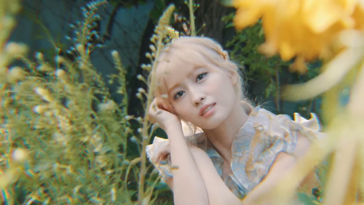 nayeonyeowo's tweet photo. SHE’S A DOLL! MOMORING YOU’RE BEAUTIFUL 😍I LOVE YOU!!! https://t.co/DybCucNbvy