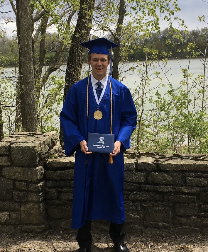 AwLinkCrew's tweet photo. Congratulations to Senior Link Leader, Zachary Knapp!!  You will find him majoring in Exercise Science and playing club hockey next year at a college that is yet to be determined!  Thanks for being a great leader!!! https://t.co/uIdqO3JIdK