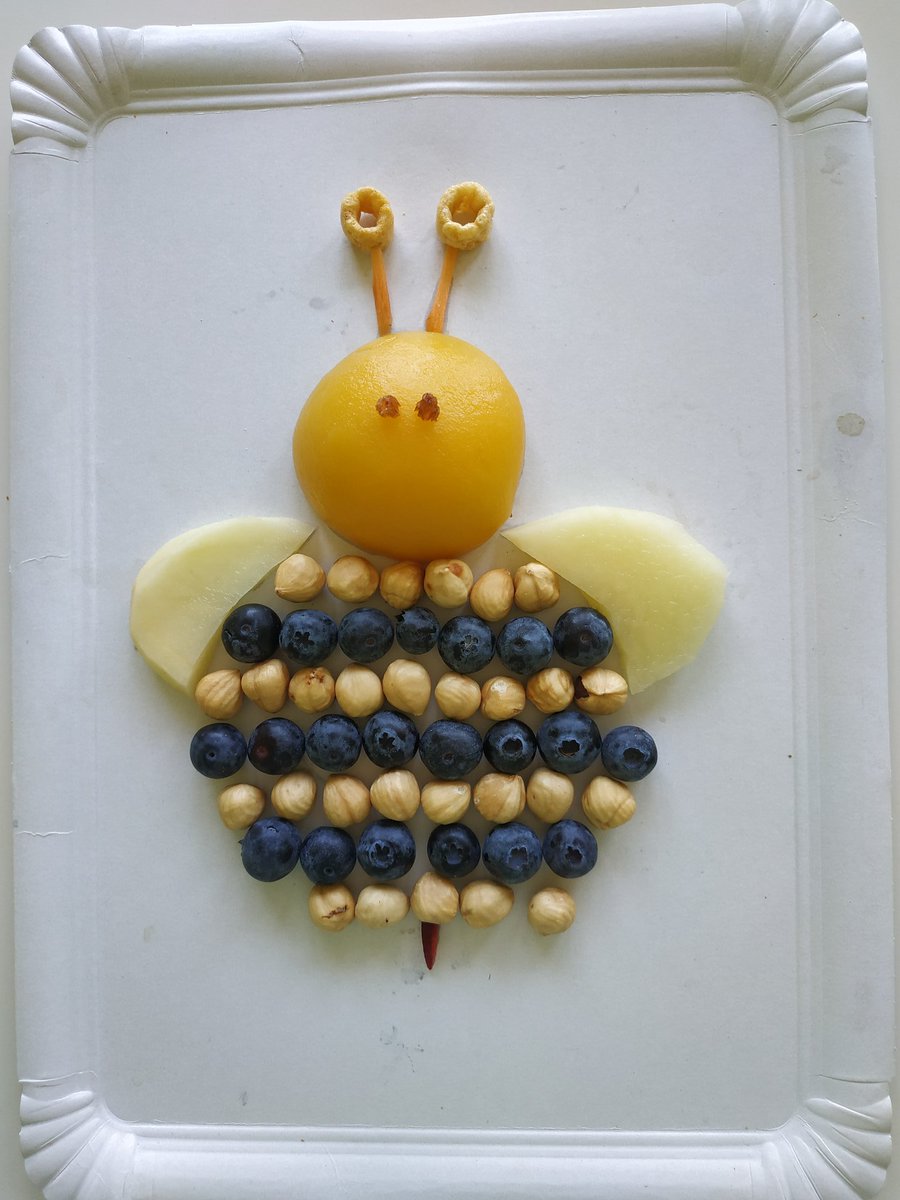 En el #DiaMundialDeLasAbejas  #DiaMundialdelesAbelles  una alumna m'envia el seu treball.