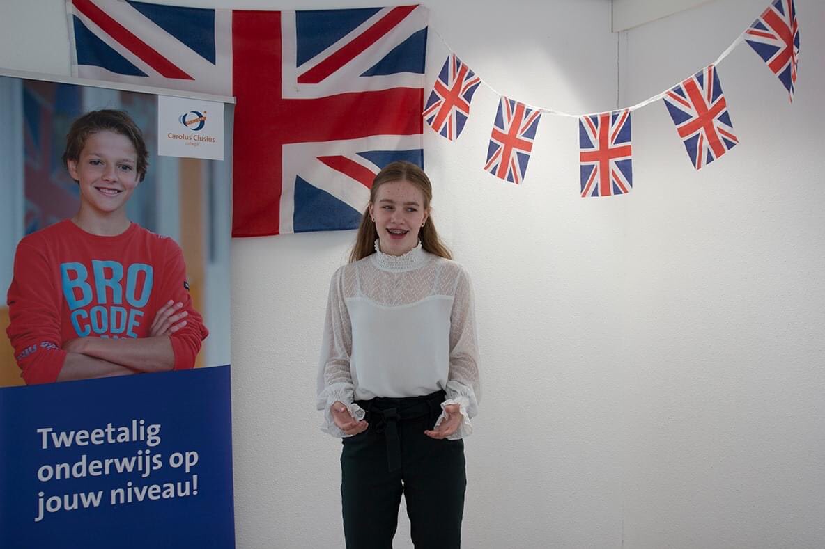 Het was een spannende dag voor onze leerling Vera Knol. Zij mocht namelijk vandaag meedoen aan de landelijke finale van de Junior Speaking Contest! In vloeiend Engels gaf Vera online een speech over het thema ‘Confidence’. Wij zijn ontzettend trots op haar! #topper #tto