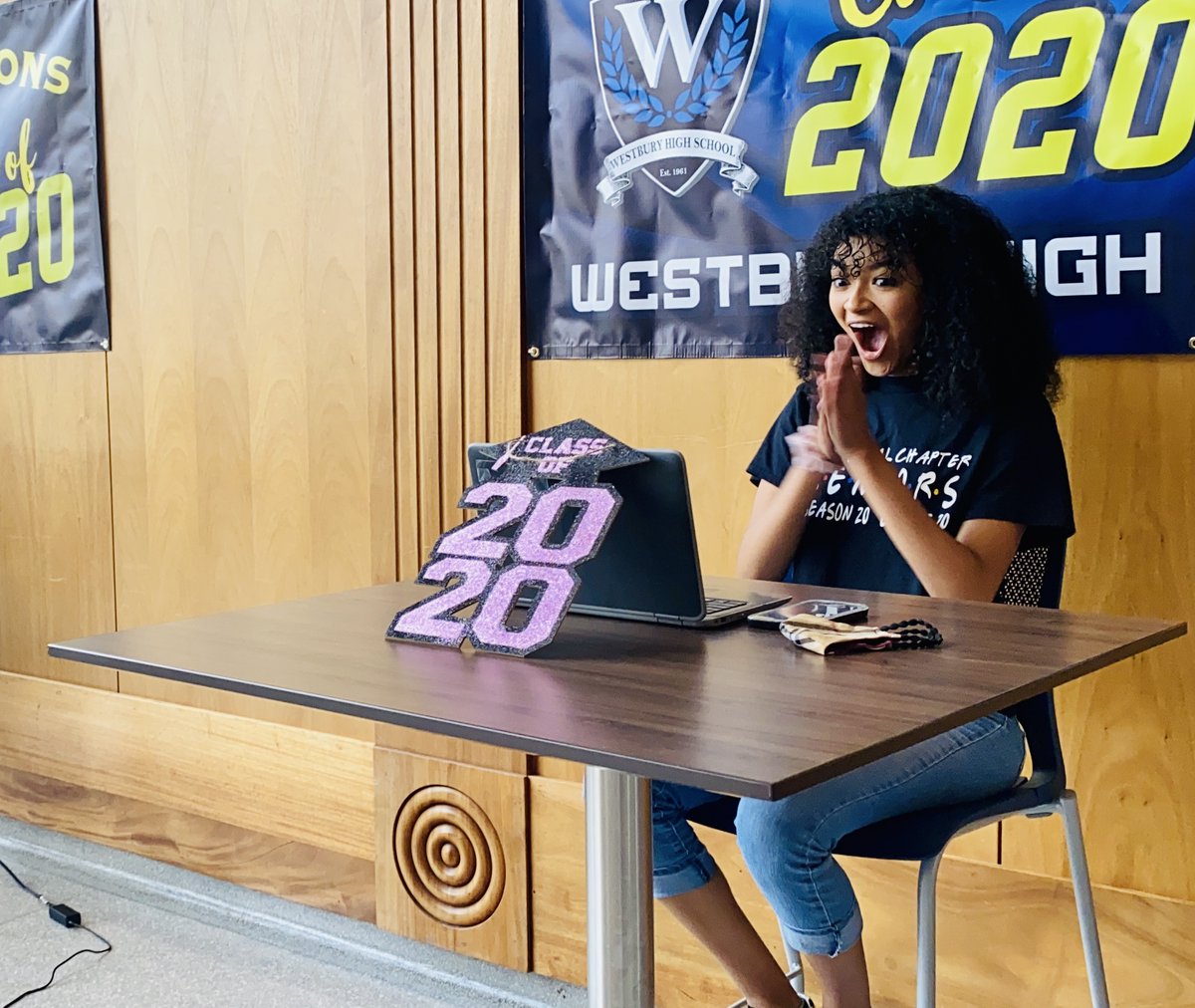 HoustonTX's tweet photo. 2/2 Winning schools will be featured as special guests during a national #VirtualProm. @WhenWeAllVote & @MTV will host a #Promathon on Fri, May 22, which will be live-streamed at 8 pm on MTV’s YouTube channel. @HouMayor Turner will be an honorary co-chair. https://t.co/bfePanThUA