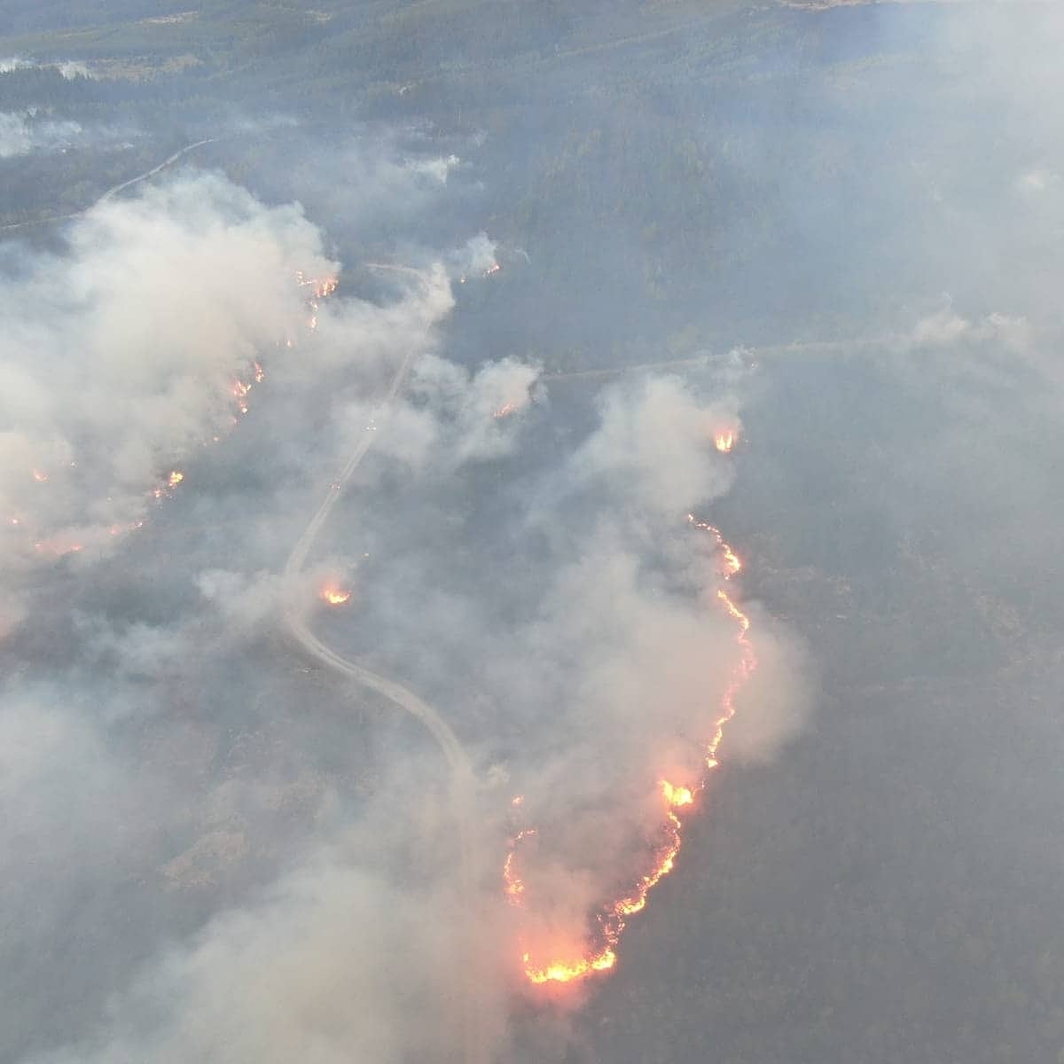 A National High Fire Risk Warning remains in place due to recent dry weather. The Government Covid 19 restrictions are still in place, members of the public should stay at home or within 5km of their home. bit.ly/2LGhiR8 #Befiresafetyaware