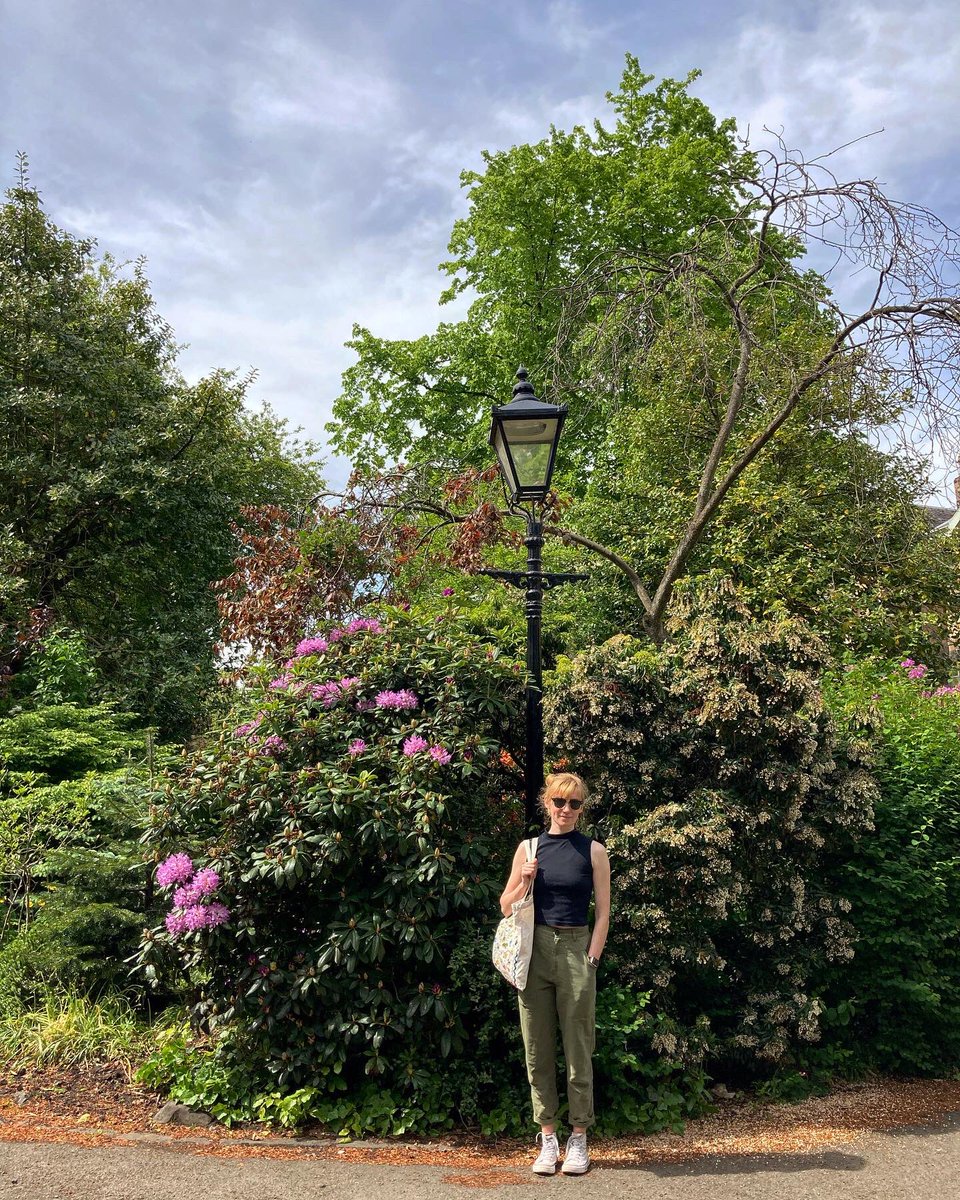 MissKimAllan's tweet photo. Finding new places to wander near by in the sunshine 💜🌼🌺🌳 JOY! #wandering #newnooks #nooksandcrannies #explore #sunshine #pleasestaysunshine https://t.co/UXGdy5vuAk