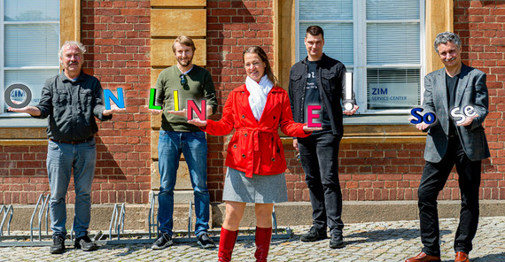 unipotsdam's tweet photo. Online über Nacht – wie das ZIM das digitale Semester möglich macht: https://t.co/aqz7rvard2

#UniPotsdam #DigitalesSemester #SommerSemester #Onlinesemester  #Präsenznotbetrieb #HomeOffice #eLearning #OnlineLehre #OnlineDienste 

Foto: T. Hopfgarten https://t.co/o9OWmP6Jah