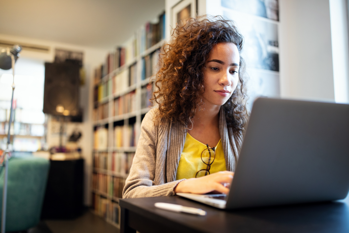 profilmarketing's tweet photo. Wie gehen eigentlich die Unis und Studenten mit der momentanen Situation um? Ist ein Online-Studium überhaupt möglich? Über ihre Erfahrungen damit berichtet unsere Werkstudentin Tamara: 
https://t.co/cu6FomitAd https://t.co/yvrNQn0voN
