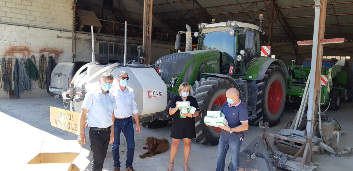 fdsea_10's tweet photo. En quelques jours, la #fdsea10 a acheminé 65000 masques #FFP1 sur les fermes auboises. Nous attendons désormais les 20000 FFP2 pour finaliser la distribution. @FNSEA #Covid_19 https://t.co/xA7cJhAp3Q