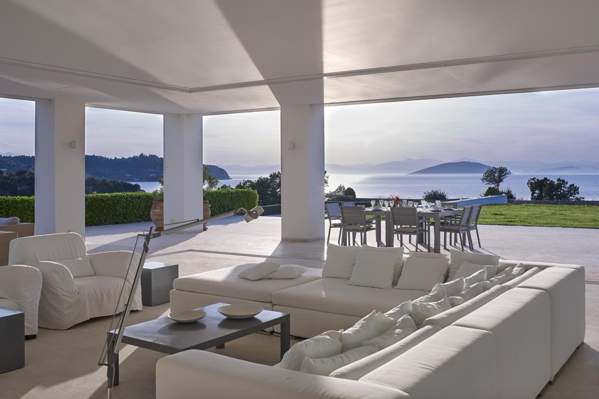 BeyondSpaces's tweet photo. Villa Moraine is an ultra-modern seafront property, gloriously occupying a private peninsula in the area of Koilada Porto Heli, with direct access to a small private pebble beach a few steps away, ideal for families and friends.#PortoHeli #Greece #GreekVillas #LuxuryTravel https://t.co/0BNniUc5nT