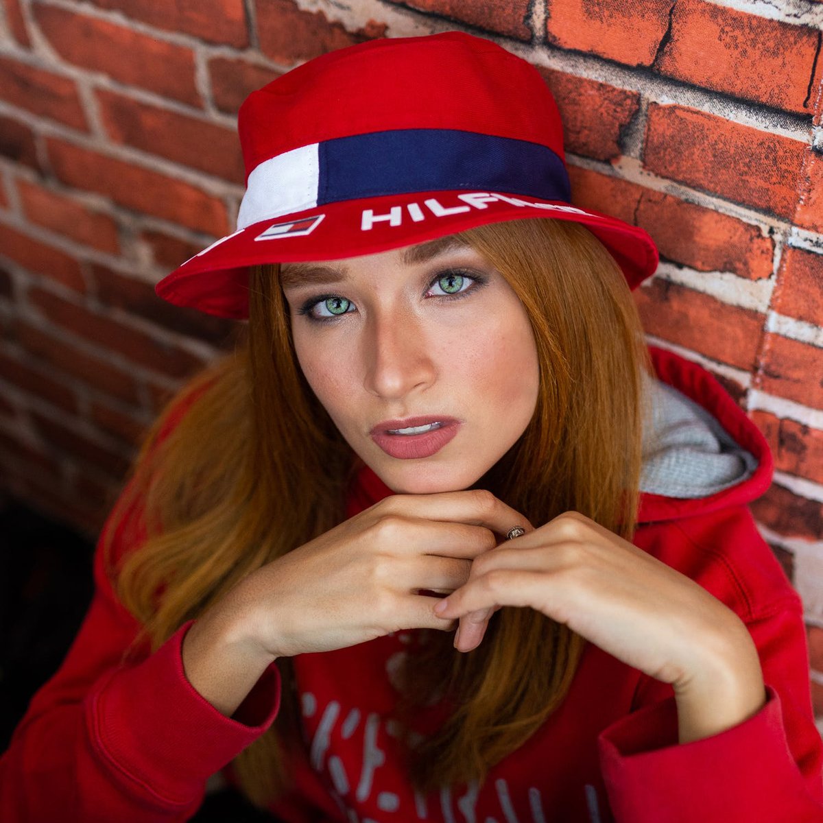 LipInk's tweet photo. red on red on red. feelin this natural makeup look with a classic hilfiger bucket hat and red hoodie.

#casual #redhead #hilfiger #tommyhilfiger #buckethat #hoodie #makeup #mua #organic #vegan #crueltyfree #lipstick #lips #smearproof #beauty #cosmetics #california #lipink https://t.co/dXxYrCE34a