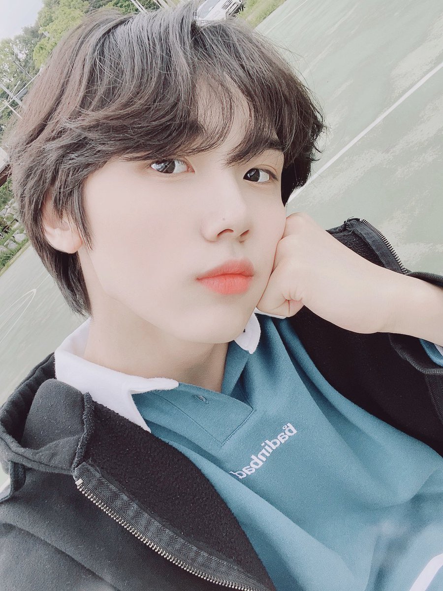 ❤️러비티❤️..안뇽 🐰왔어요>< 77ㅑ륵!! 오늘은 어떻게 지내셨나 궁금하네요 전 잠시 토끼친구들 만나고 왔답니다 77ㅑ륵!! 사진도 찍었지롱 특별히 보여줄게용ㅎ 오늘도 좋은 꿈 꾸시고 알라뷰❤️ #성민 #토끼가_러비티에게 #알라뷰