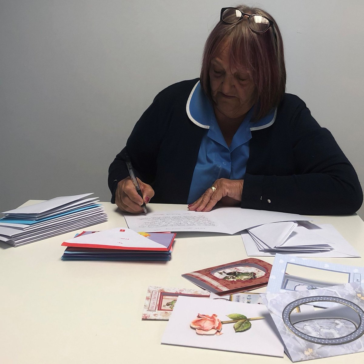 BluebirdCareAS's tweet image. While self-isolating, our Social Care Worker Jan has been looking to use her time productively... So she decided to write to every single one of our customers to wish them well, or even happy birthday! 🌈

Incredible work that has brought smiles to many faces! Well done, Jan 💙
