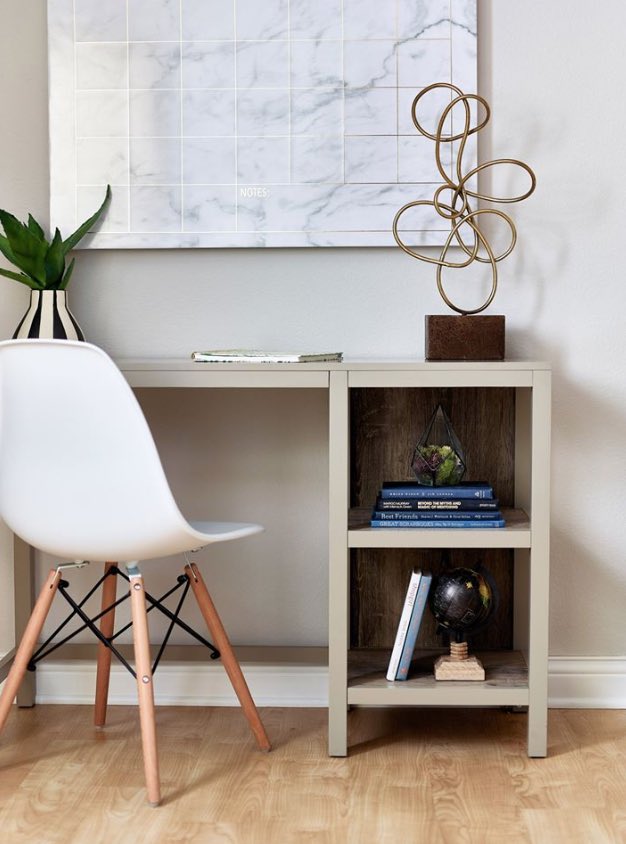 OrrStreetLoft's tweet photo. To stay organized and on task we like to keep our desks neat and clean! What’s your favorite hack to being productive while working from home? #GetMoreAtOrr #OrrStreetLofts https://t.co/SFmZpl1YEB