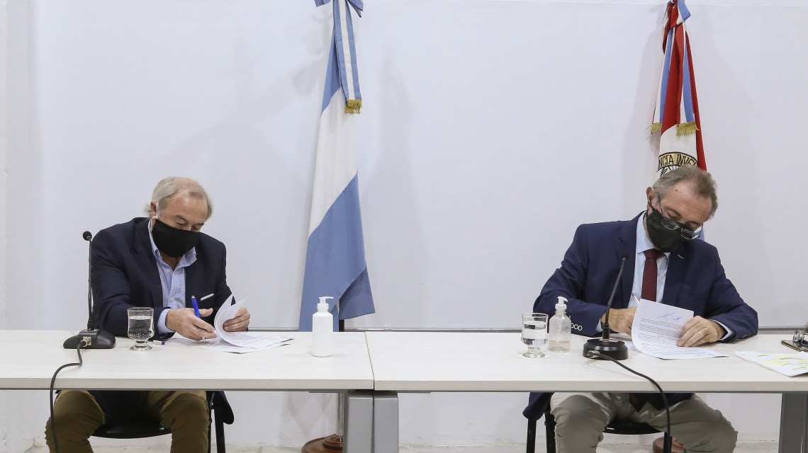 ADERRROSARIO's tweet photo. 👉Nueva línea de asistencia financiera: todas las características y montos. #ADERR canalizará parte de los fondos previstos por el gobierno provincial para la ayuda del sector productivo golpeado por la crisis del Covid19.
✍️La info completa: https://t.co/mTTMF2x4VP https://t.co/n9aKeMQp2u