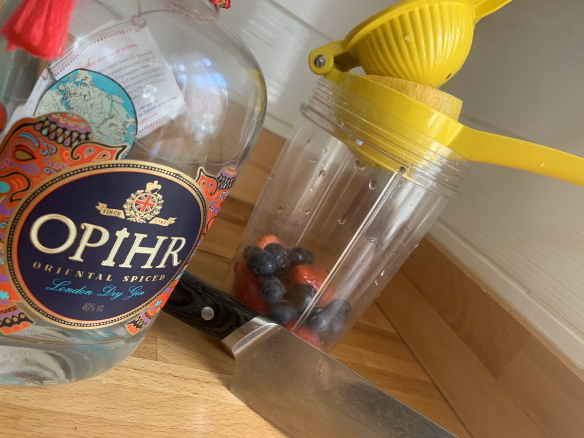wilde_lady's tweet photo. Perk #3546 of having a personal slave - strawberry, watermelon and gin slushes on this beautiful day 🍓🍉 The key around my neck reminds him of his place! Any thoughts on a creative name for my drink of the summer? #personalslave #chastity #miltonkeynesmistress https://t.co/5d26EVi5V9