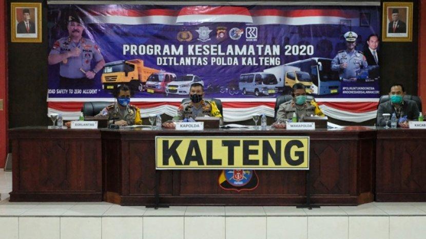 cecan_geulis's tweet photo. #ProgramKeselamatan2020 
Juga telah dilaksanakan Ditlantas Polda Kalimantan Tengah. 
#ProgramKeselamatan2020 https://t.co/xr9onnjC3o