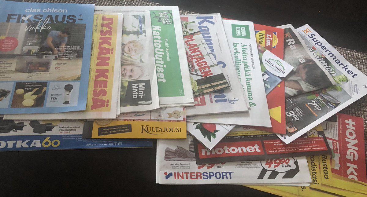 llaakso's tweet photo. Oliko mainosposteillakin karanteeni? Näyttää, että niidenkin rajoitteet on poistettu. #korona https://t.co/Xy5x2GNU1I