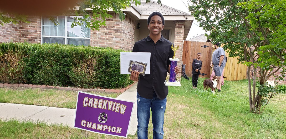 itscheezy's tweet photo. Celebrating our kids with our Creekview 8th grade Drive-By Awards!  @creekviewpride @JennStark2 https://t.co/w56g7ZmLZ2