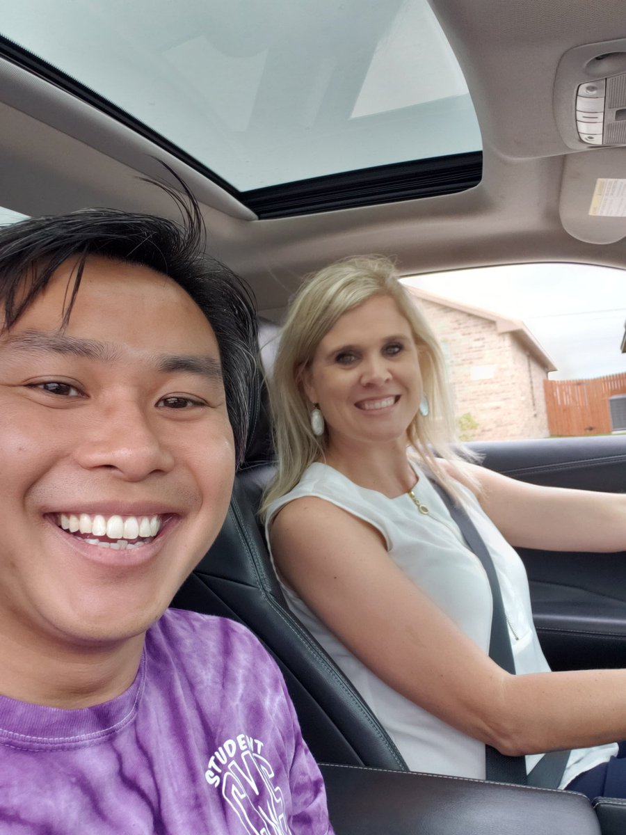 itscheezy's tweet photo. Celebrating our kids with our Creekview 8th grade Drive-By Awards!  @creekviewpride @JennStark2 https://t.co/w56g7ZmLZ2