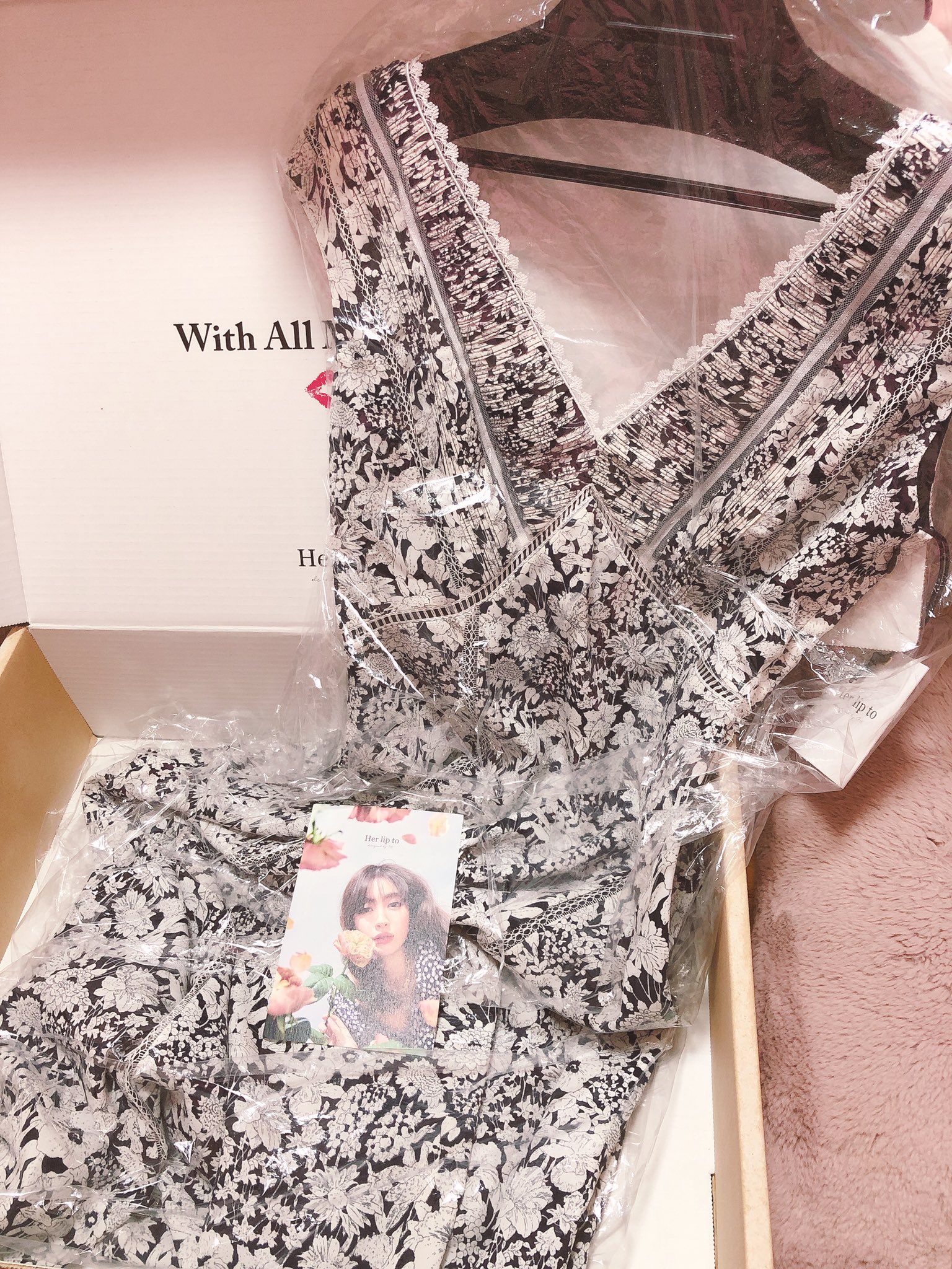 Her lip to】Lace Trimmed Floral Dress | angeloawards.com