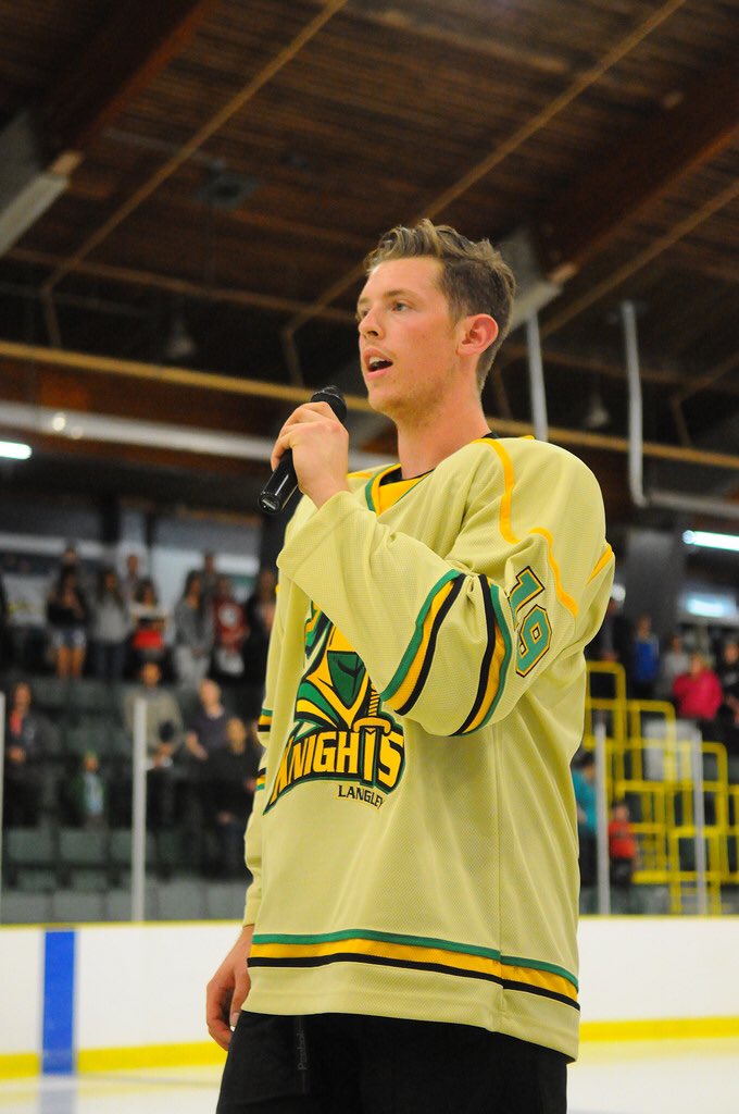 SurreyKnights's tweet photo. 🔥Legends Wednesday!🔥
Our first Legend in this series is Levi De Waal @Levidewaal who racked up 50 Goals🏒, 79 assists, 132 points in 168 games! He was a true power forward and sang 🎤the 🇨🇦national anthem at most home games!⭐️Today he is a realtor and a musician on the side.⭐️ https://t.co/huVHONpYmq